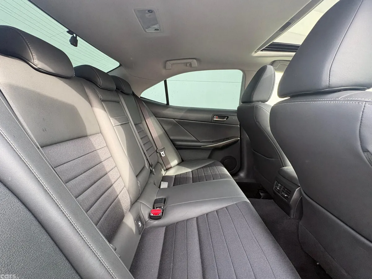 Lexus IS Saloon, Petrol Hybrid, 2017, Black
