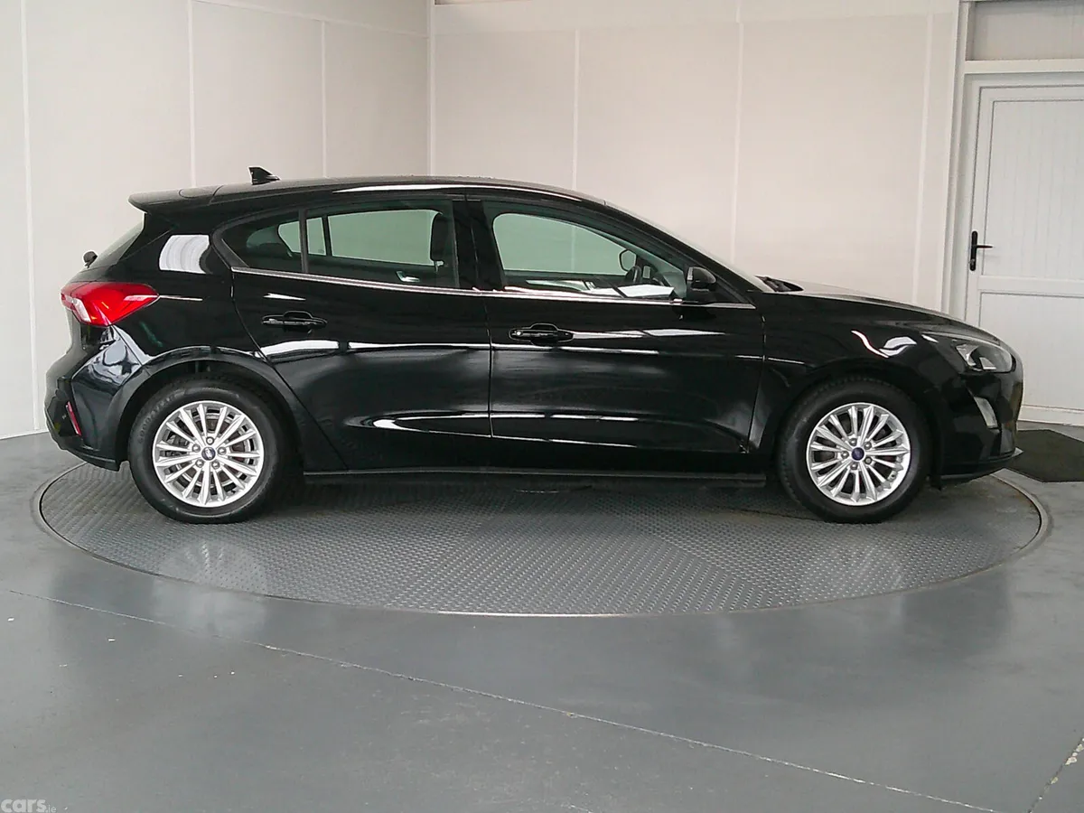 Ford Focus Hatchback, Diesel, 2021, Black