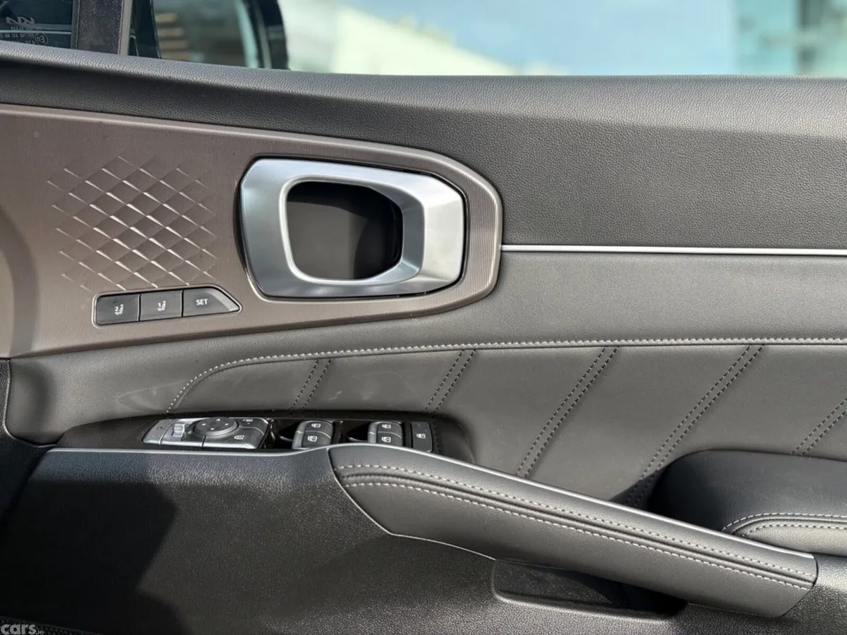 Kia Sorento SUV, Petrol Plug-in Hybrid, 2027, Black