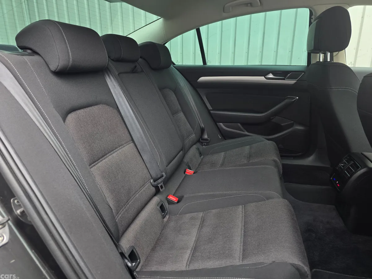 Volkswagen Passat Saloon, Diesel, 2018, Grey