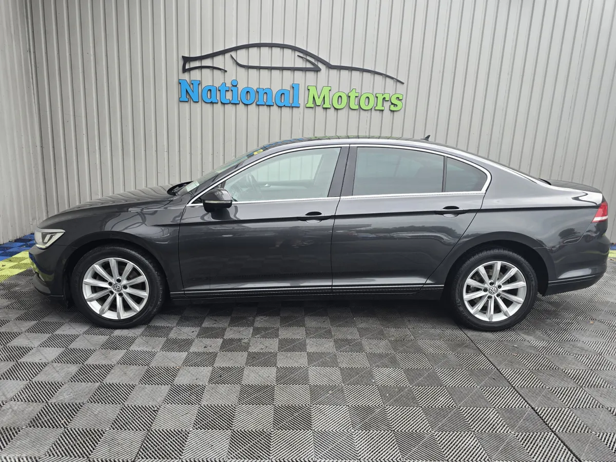 Volkswagen Passat Saloon, Diesel, 2018, Grey