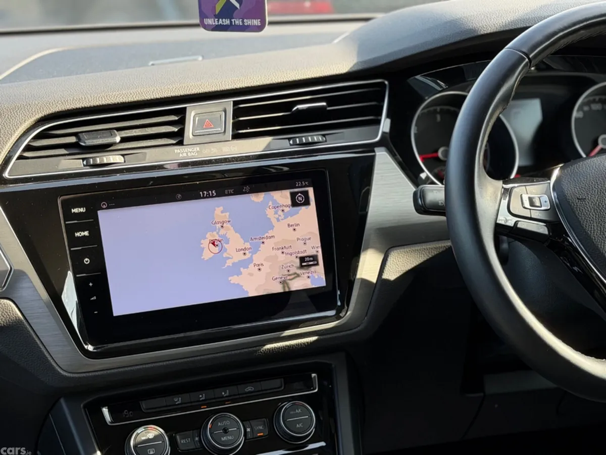 Volkswagen Touran MPV, Diesel, 2019, Black
