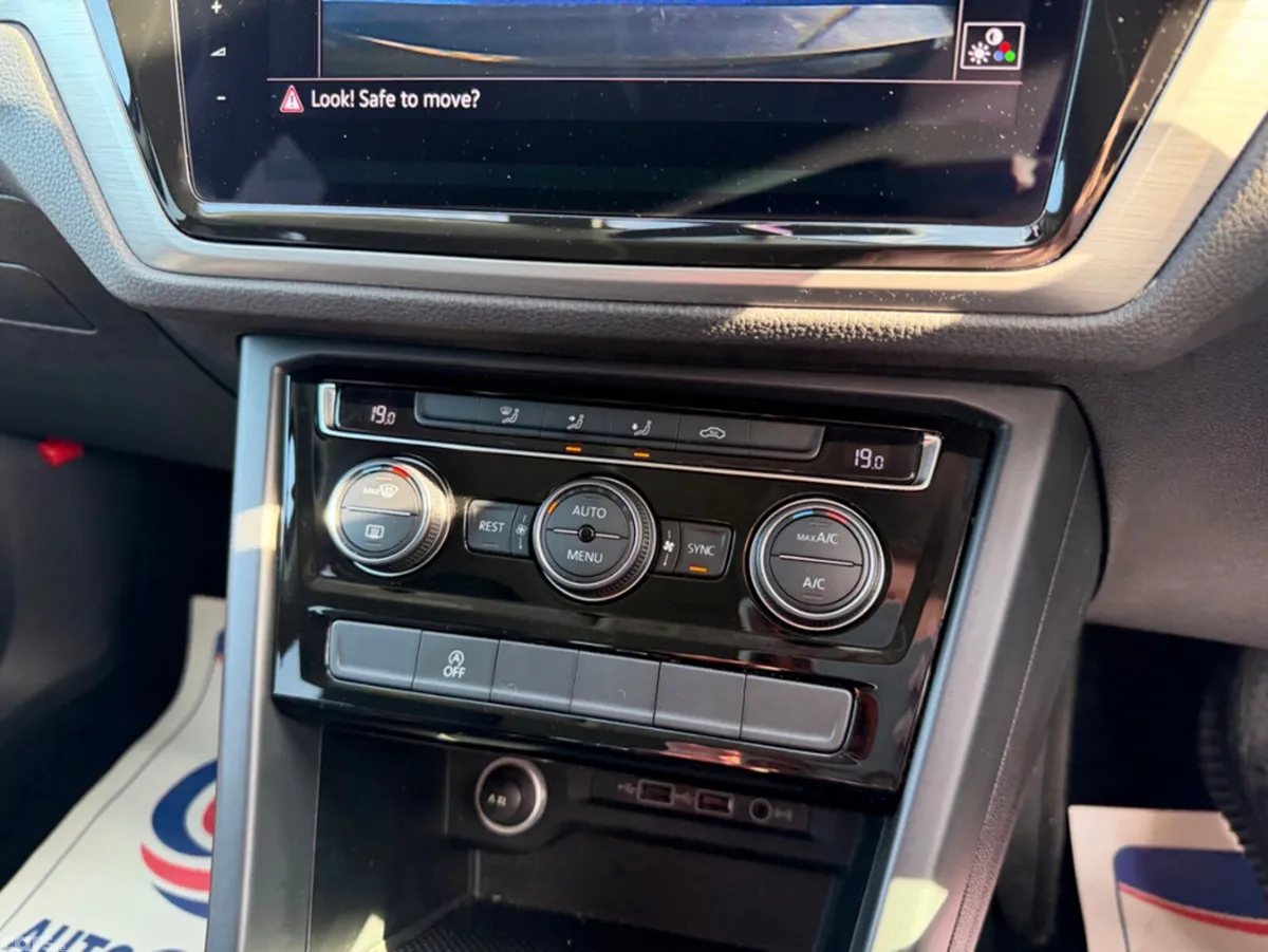 Volkswagen Touran MPV, Diesel, 2019, Black