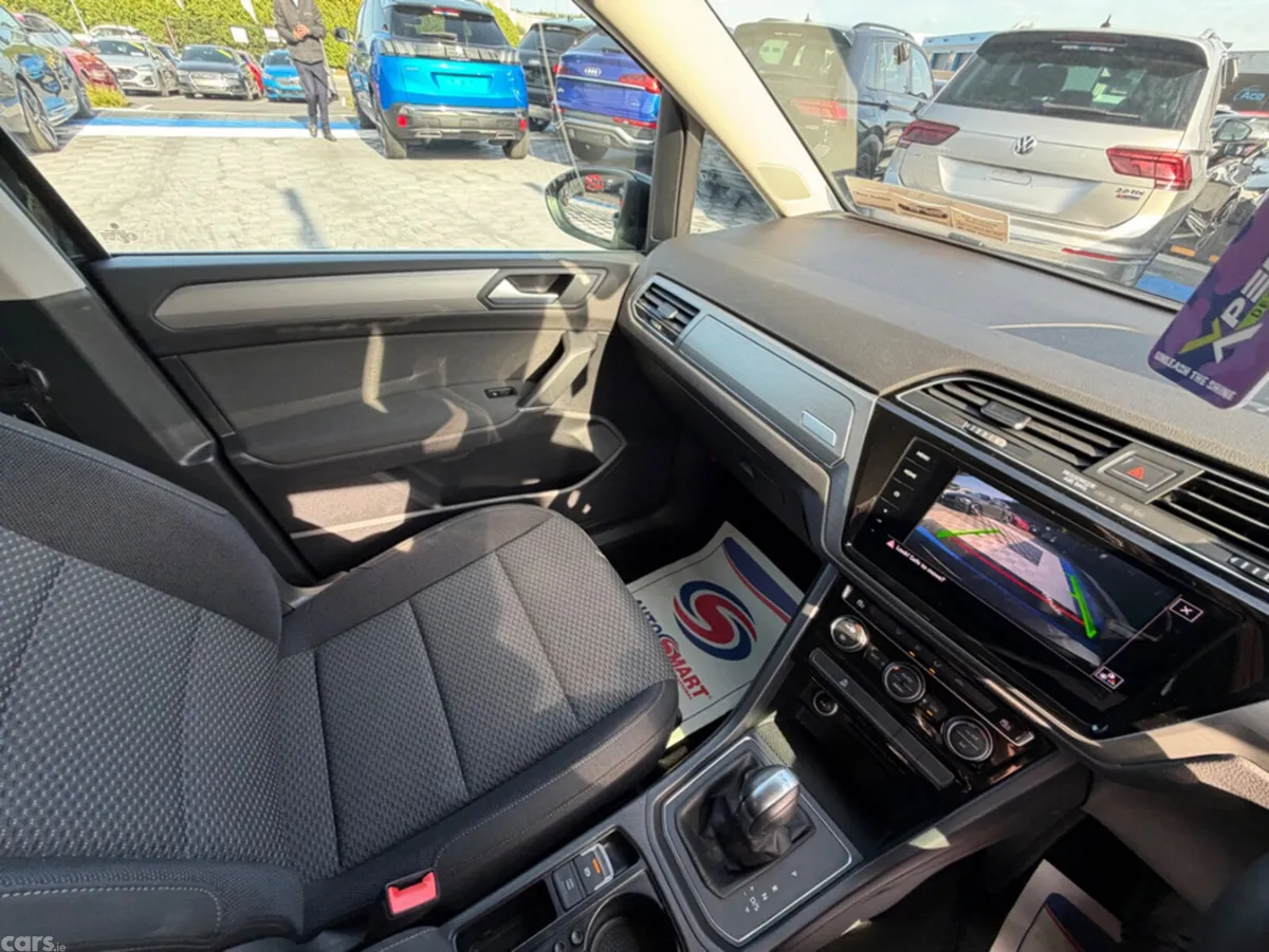Volkswagen Touran MPV, Diesel, 2019, Black
