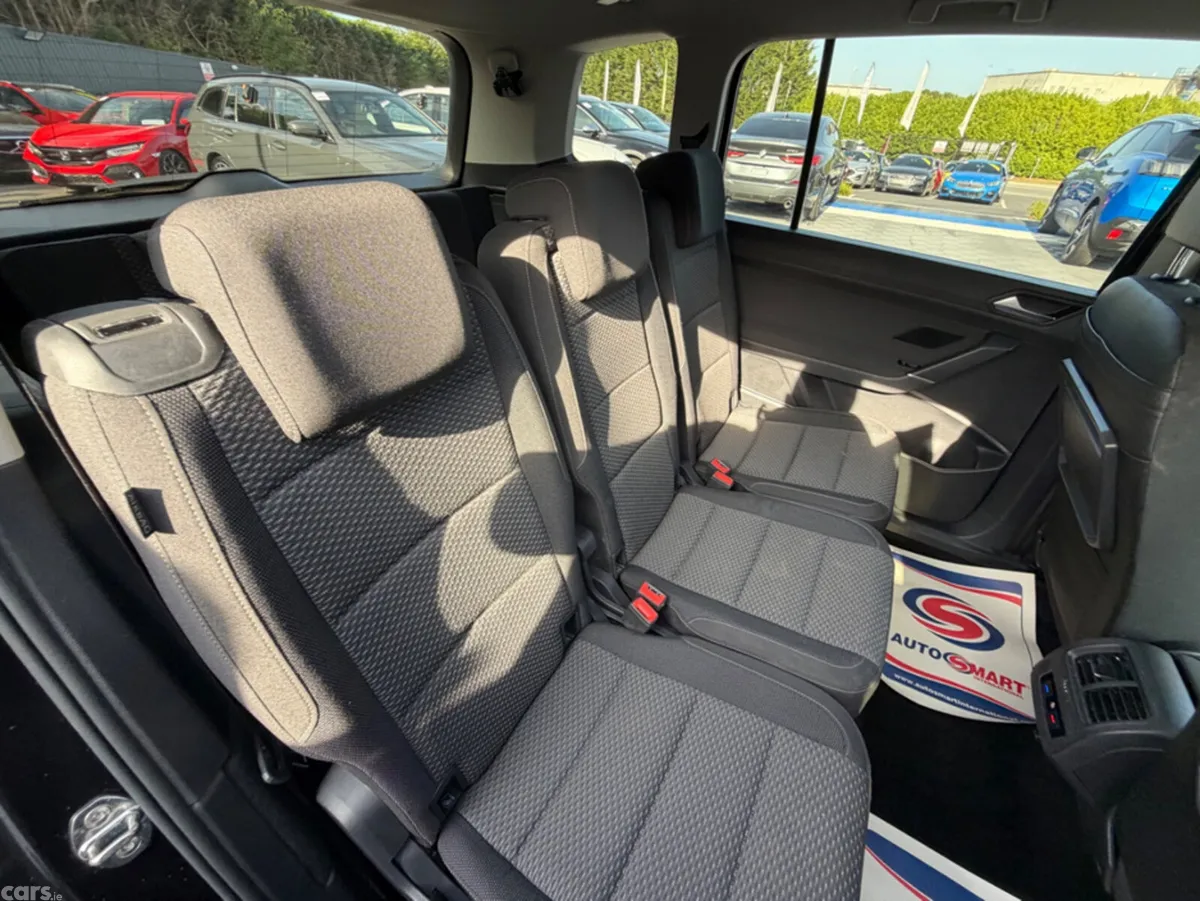 Volkswagen Touran MPV, Diesel, 2019, Black