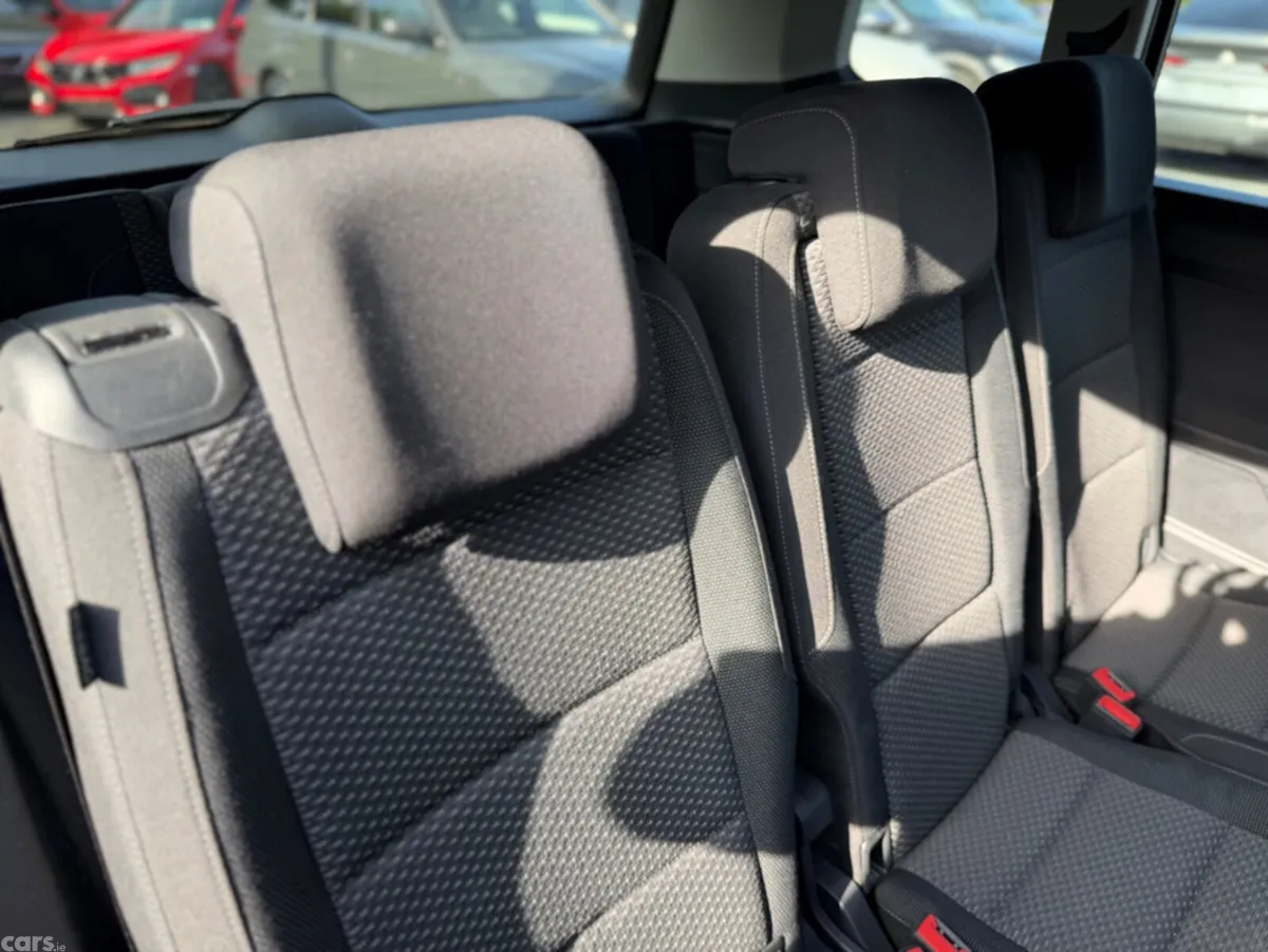 Volkswagen Touran MPV, Diesel, 2019, Black