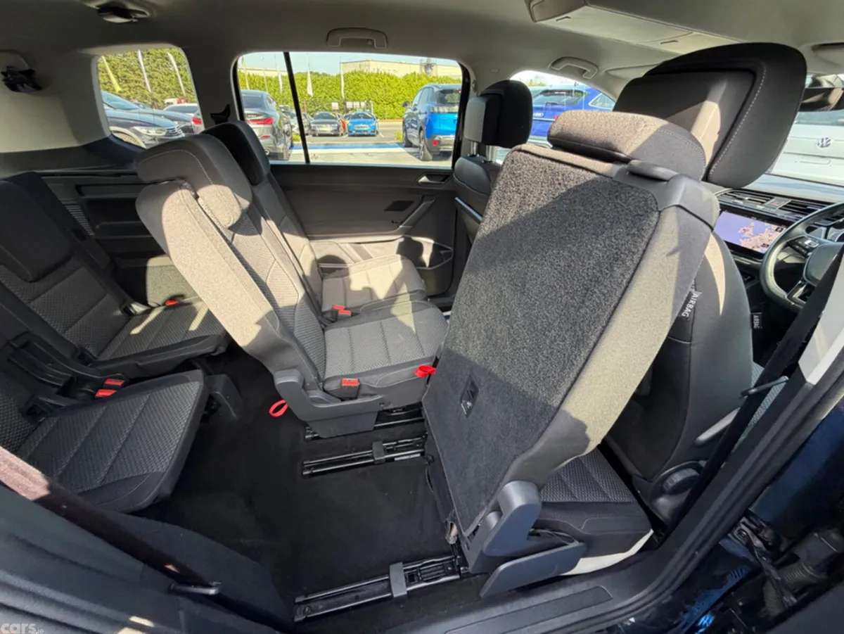 Volkswagen Touran MPV, Diesel, 2019, Black