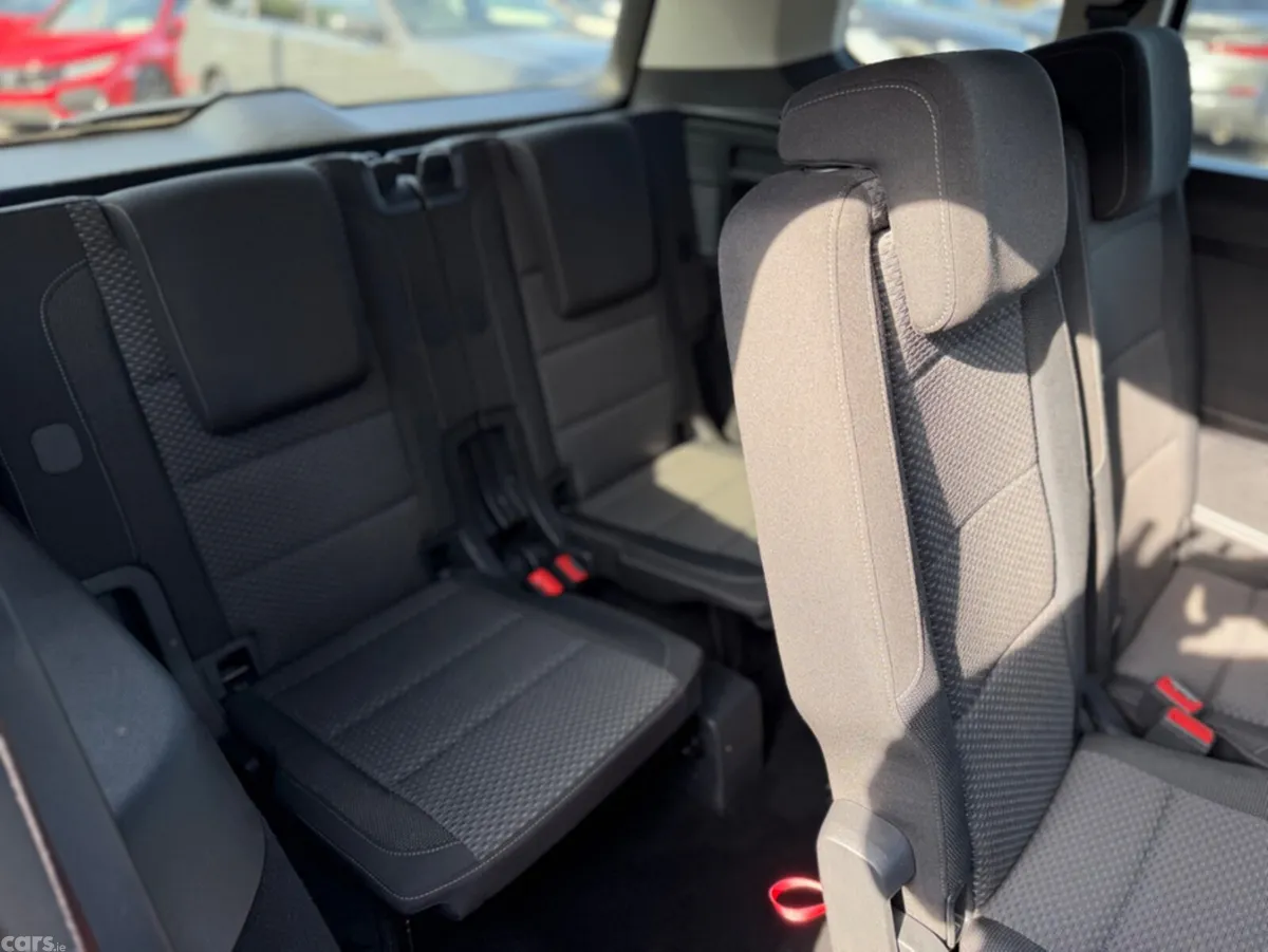 Volkswagen Touran MPV, Diesel, 2019, Black