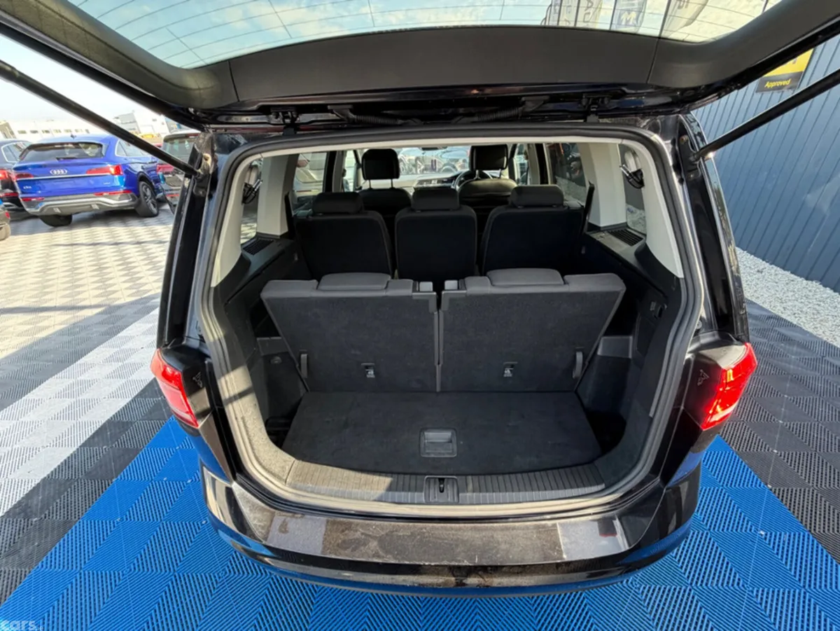 Volkswagen Touran MPV, Diesel, 2019, Black