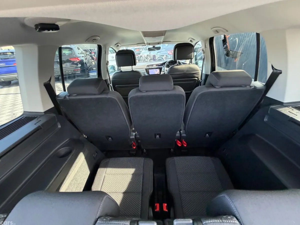 Volkswagen Touran MPV, Diesel, 2019, Black