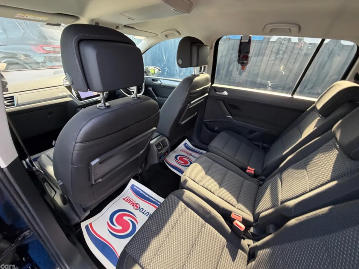 Volkswagen Touran MPV, Diesel, 2019, Black