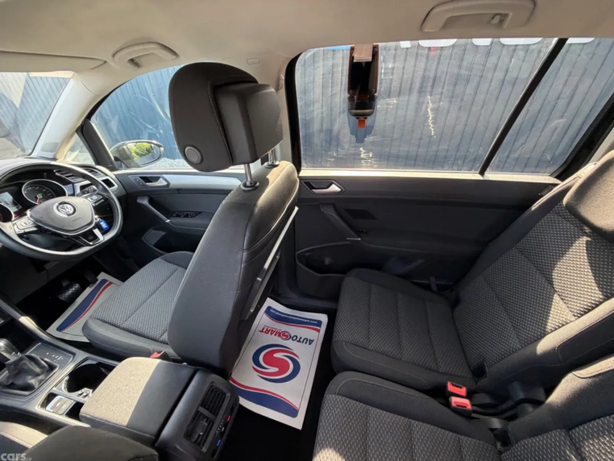 Volkswagen Touran MPV, Diesel, 2019, Black