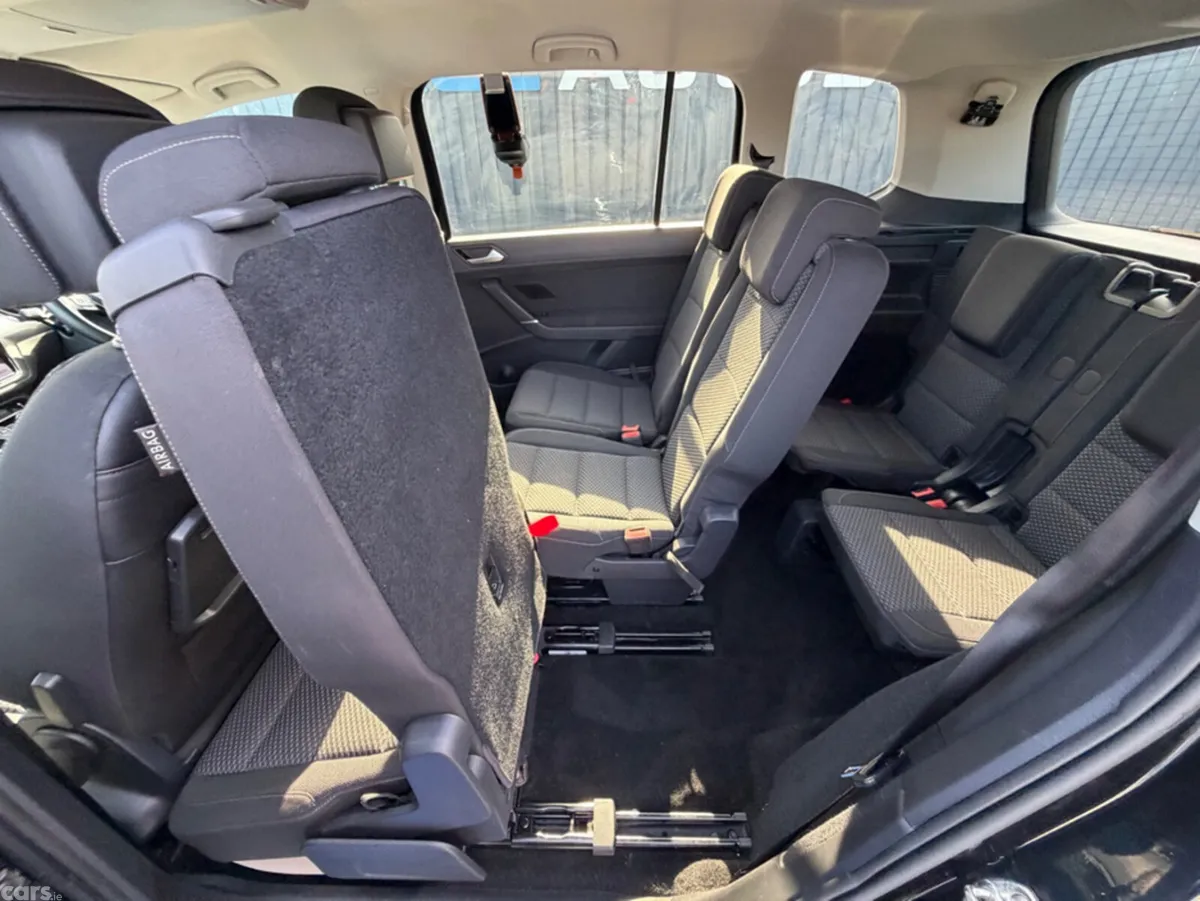 Volkswagen Touran MPV, Diesel, 2019, Black