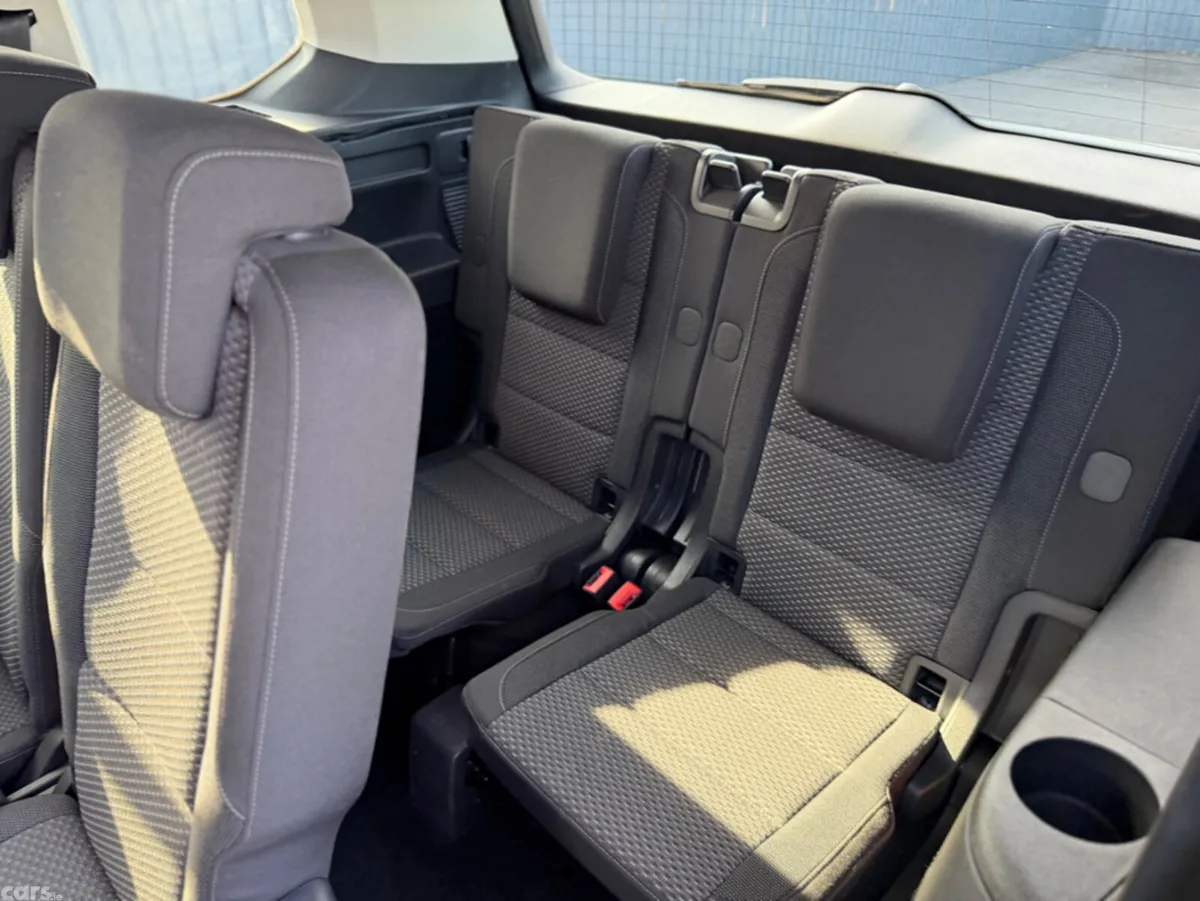 Volkswagen Touran MPV, Diesel, 2019, Black