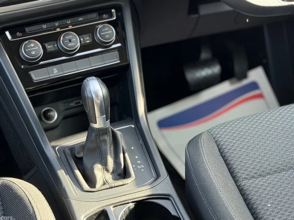 Volkswagen Touran MPV, Diesel, 2019, Black