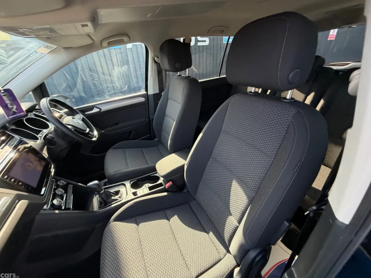 Volkswagen Touran MPV, Diesel, 2019, Black