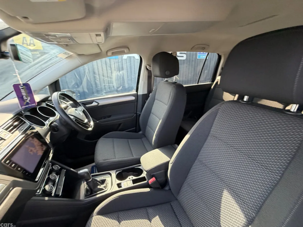 Volkswagen Touran MPV, Diesel, 2019, Black