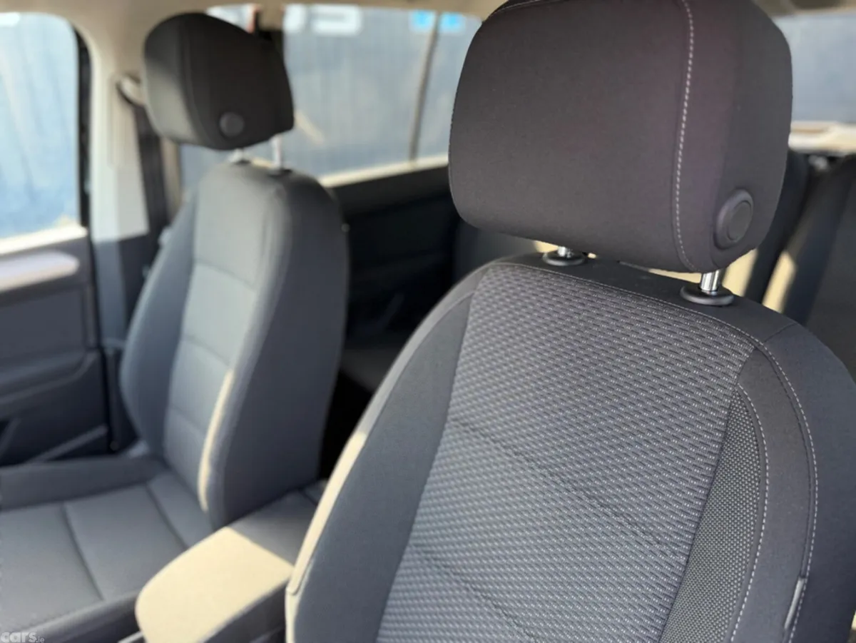 Volkswagen Touran MPV, Diesel, 2019, Black
