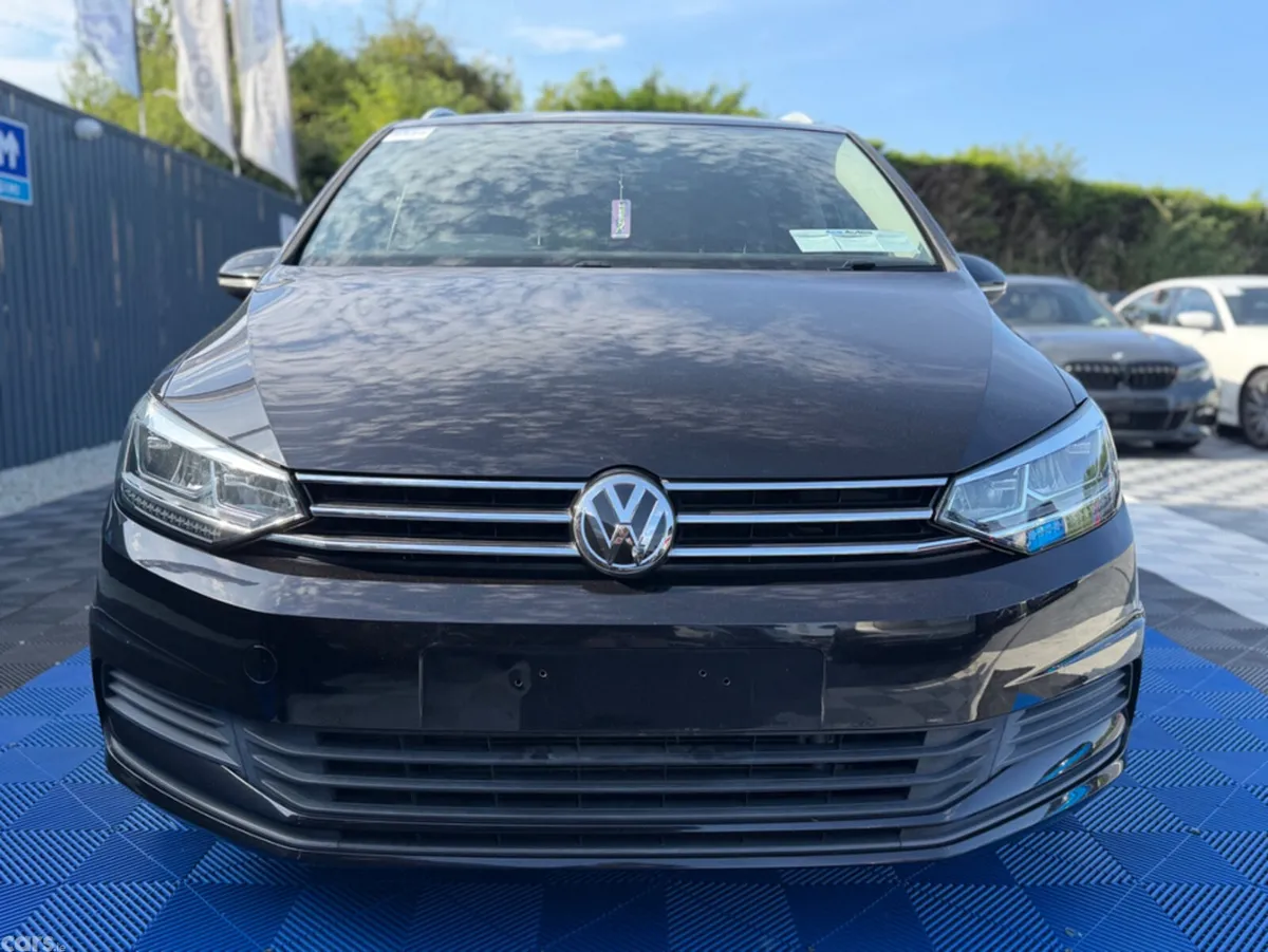 Volkswagen Touran MPV, Diesel, 2019, Black