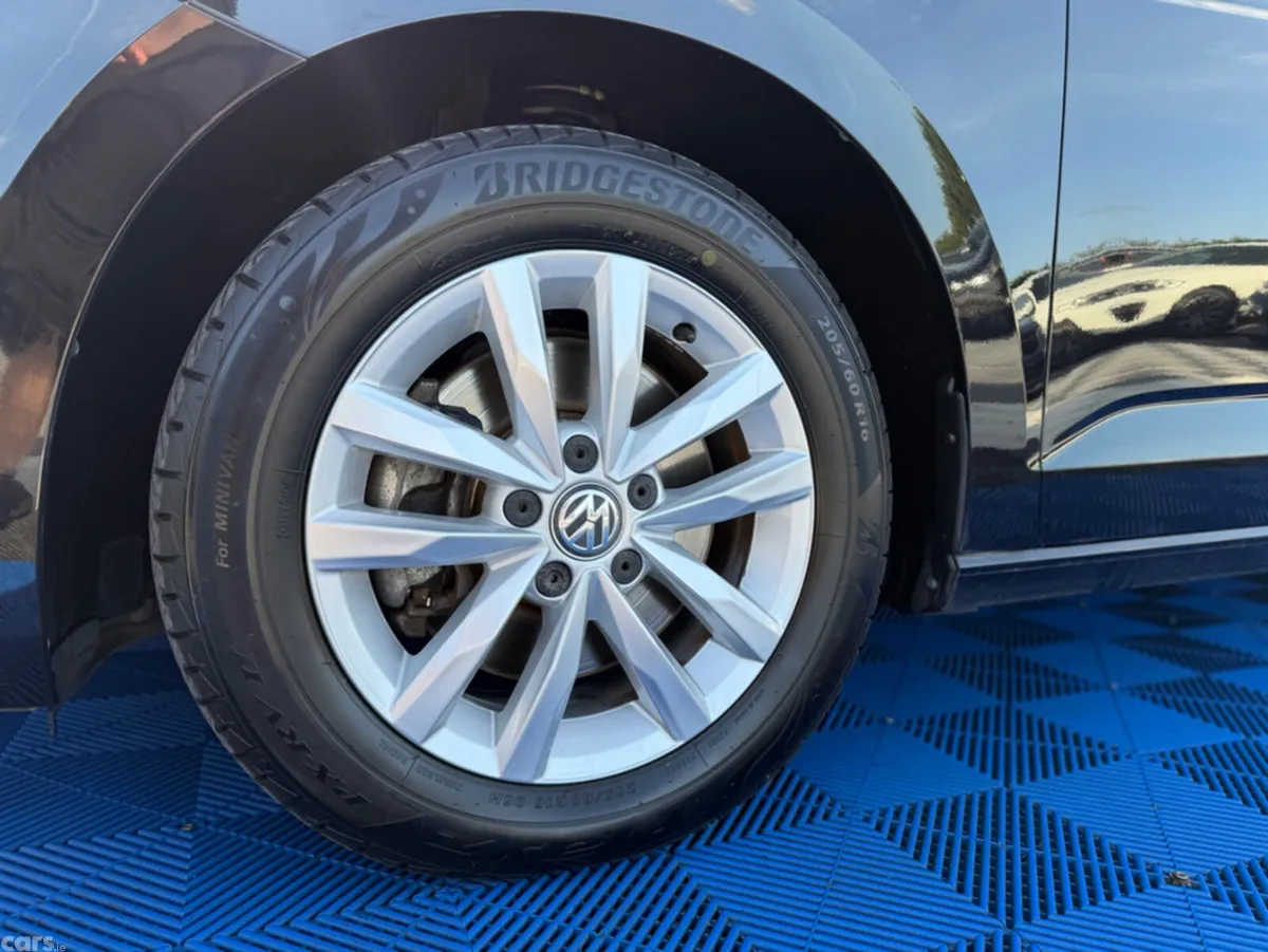 Volkswagen Touran MPV, Diesel, 2019, Black