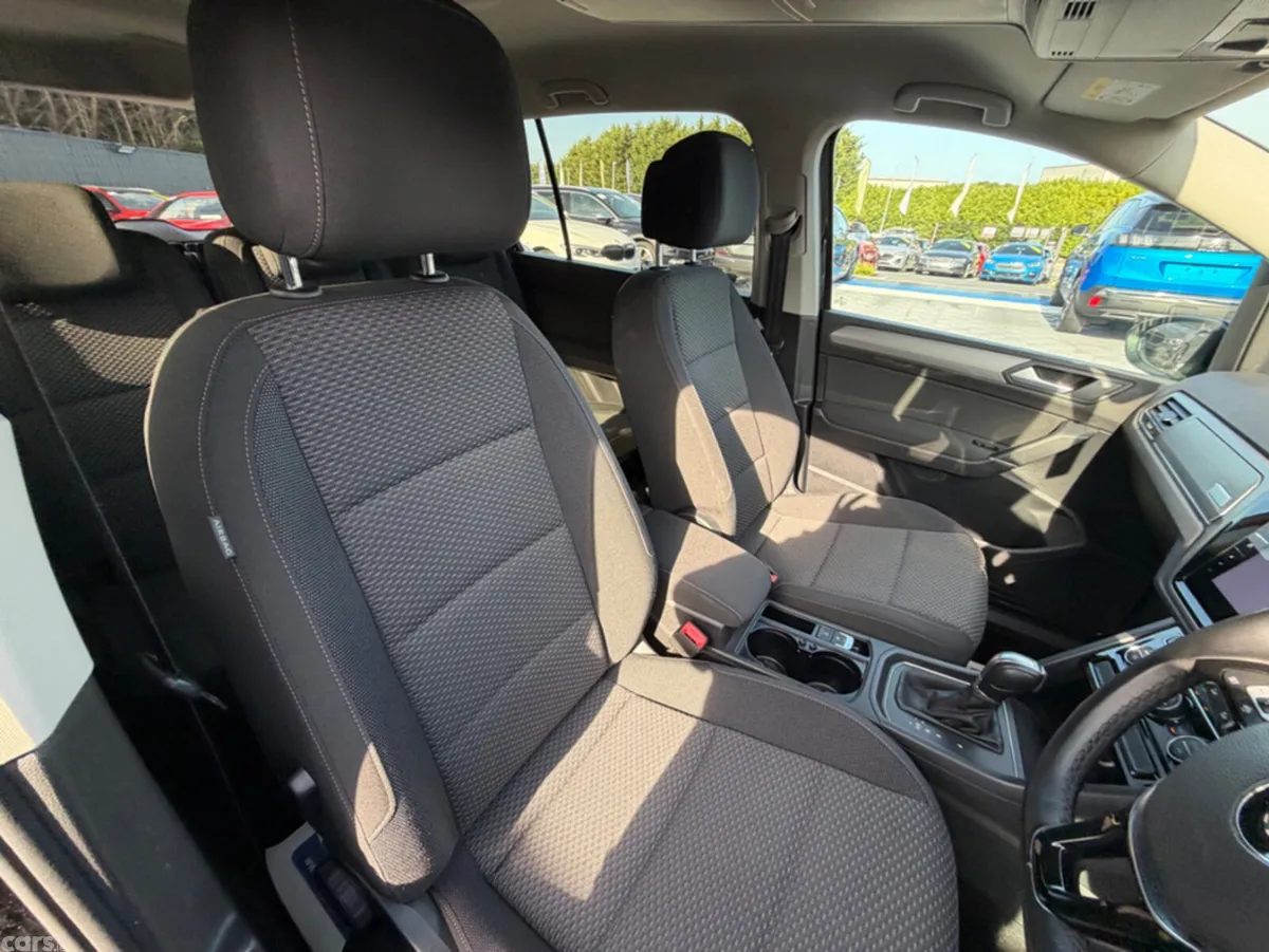 Volkswagen Touran MPV, Diesel, 2019, Black