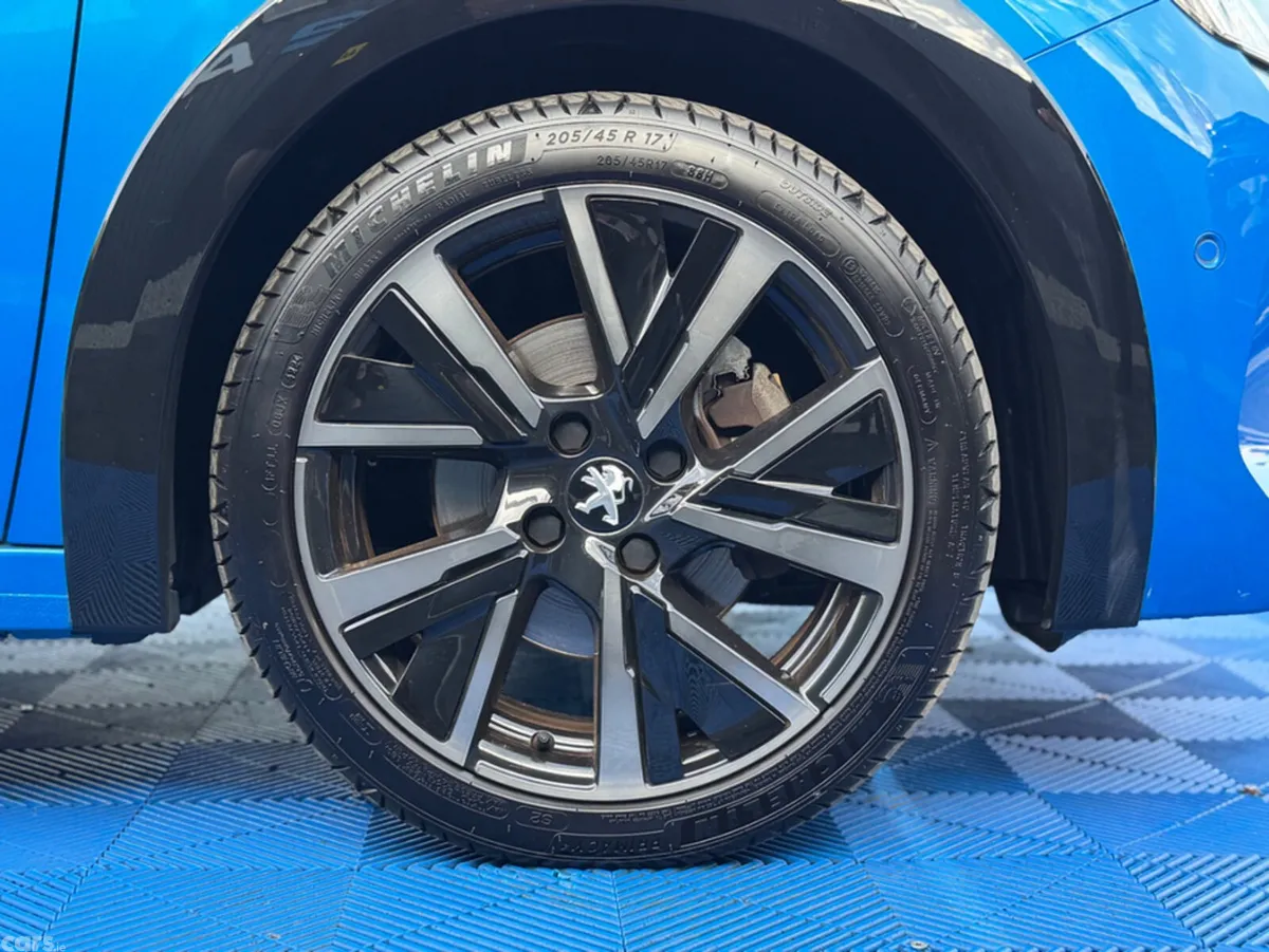 Peugeot 208 Hatchback, Petrol, 2021, Blue