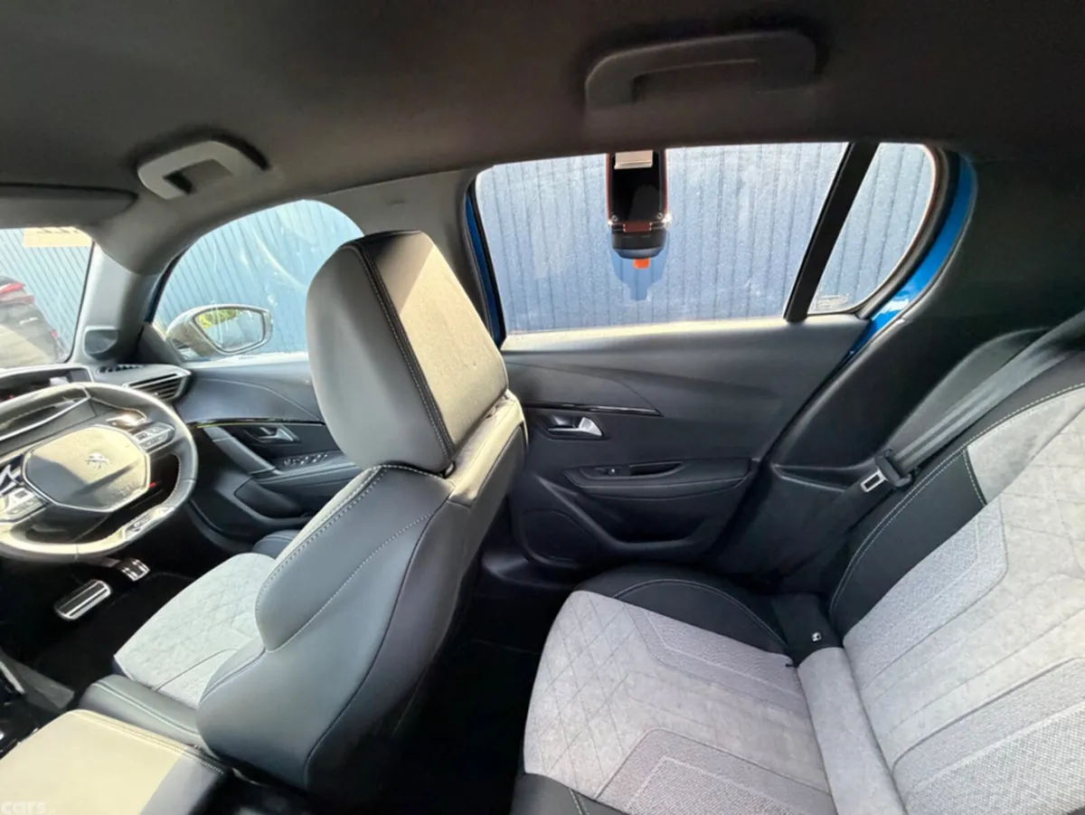 Peugeot 208 Hatchback, Petrol, 2021, Blue