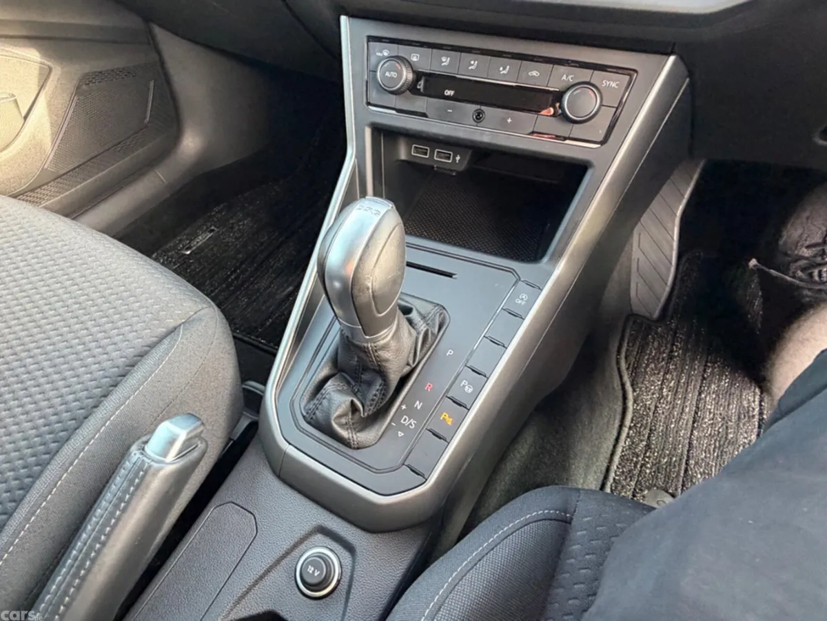 Volkswagen Polo Hatchback, Petrol, 2018, Blue