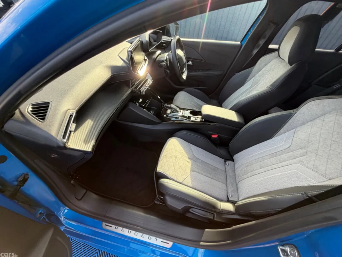 Peugeot 208 Hatchback, Petrol, 2021, Blue