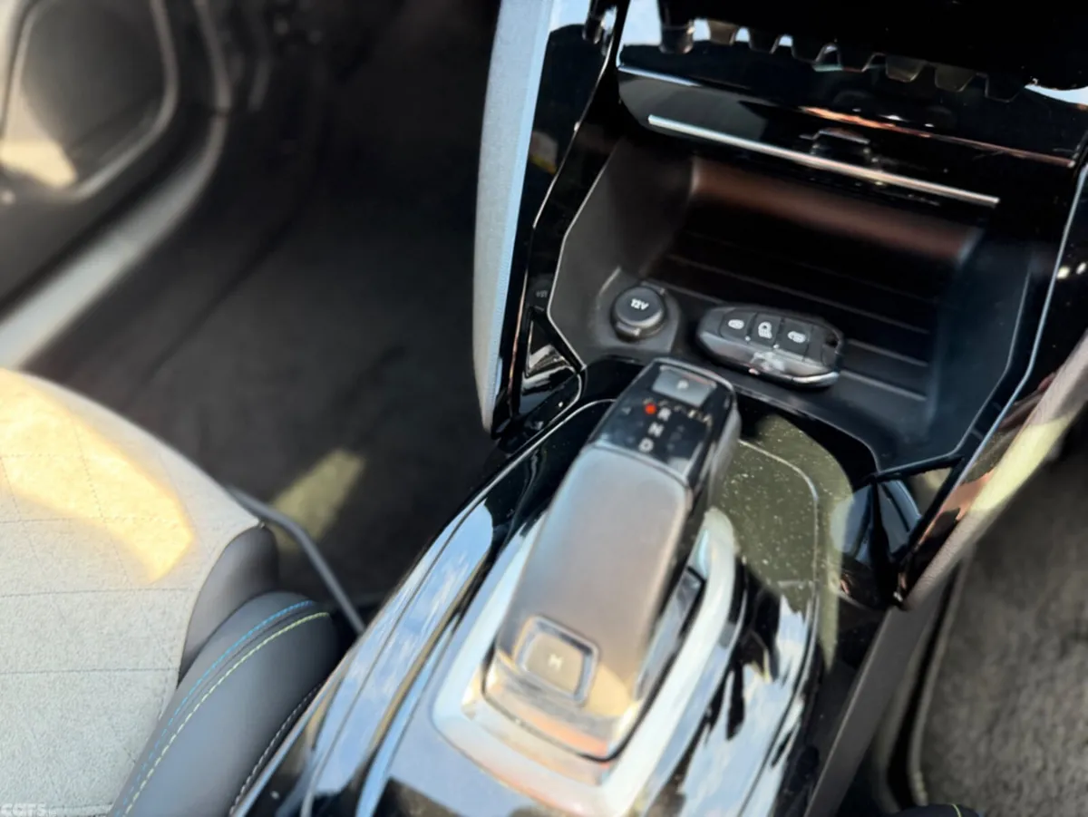 Peugeot 208 Hatchback, Petrol, 2021, Blue