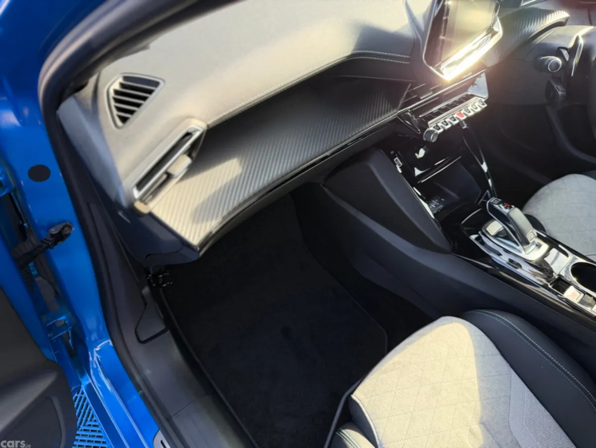 Peugeot 208 Hatchback, Petrol, 2021, Blue