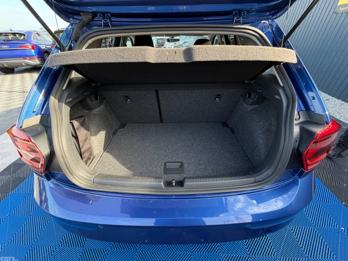 Volkswagen Polo Hatchback, Petrol, 2018, Blue