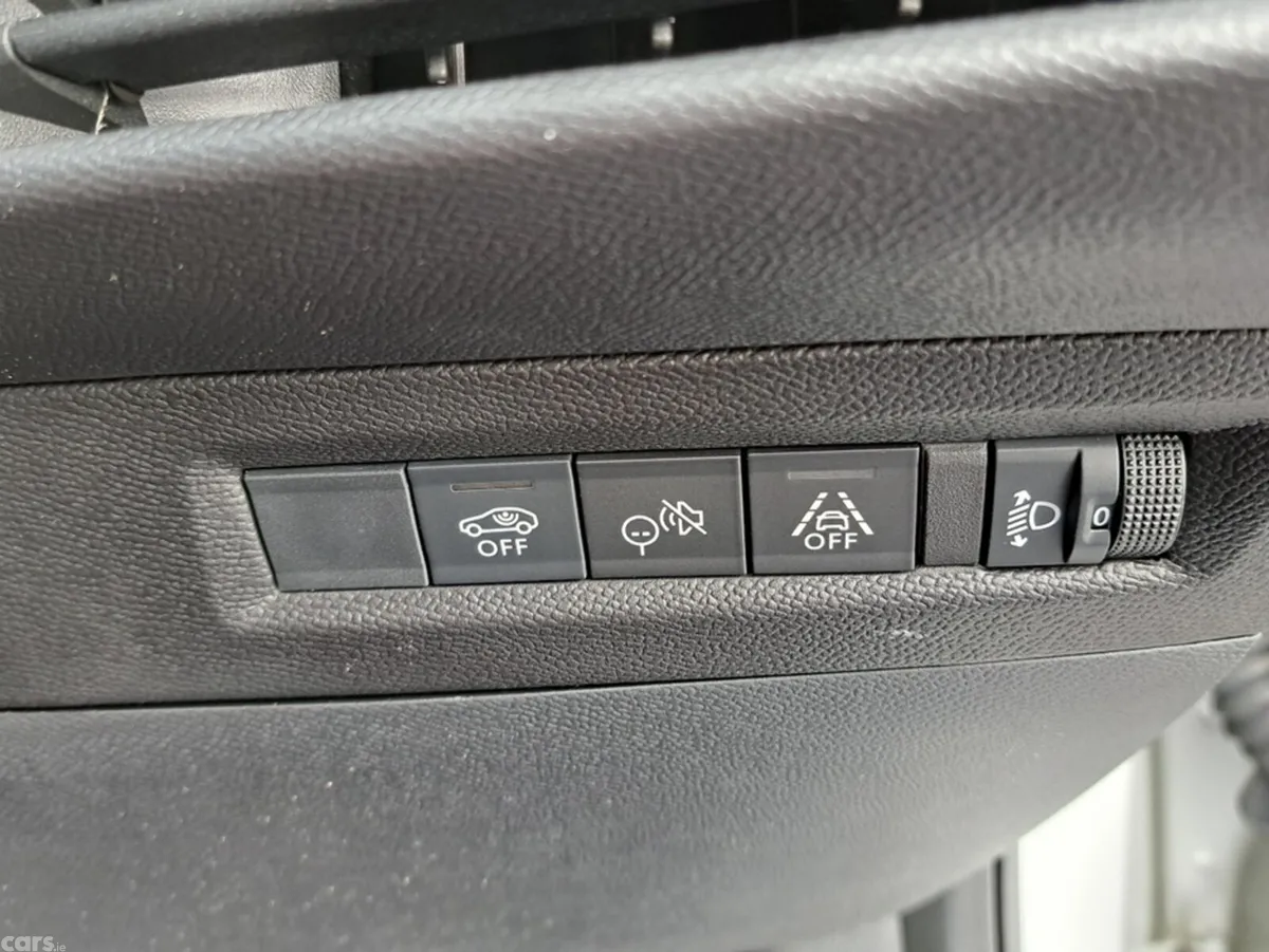 Opel Frontera SUV, Petrol Hybrid, 2027, Silver