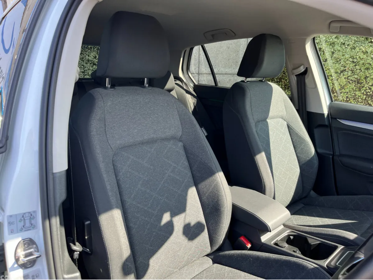 Volkswagen Golf Hatchback, Diesel, 2023, White