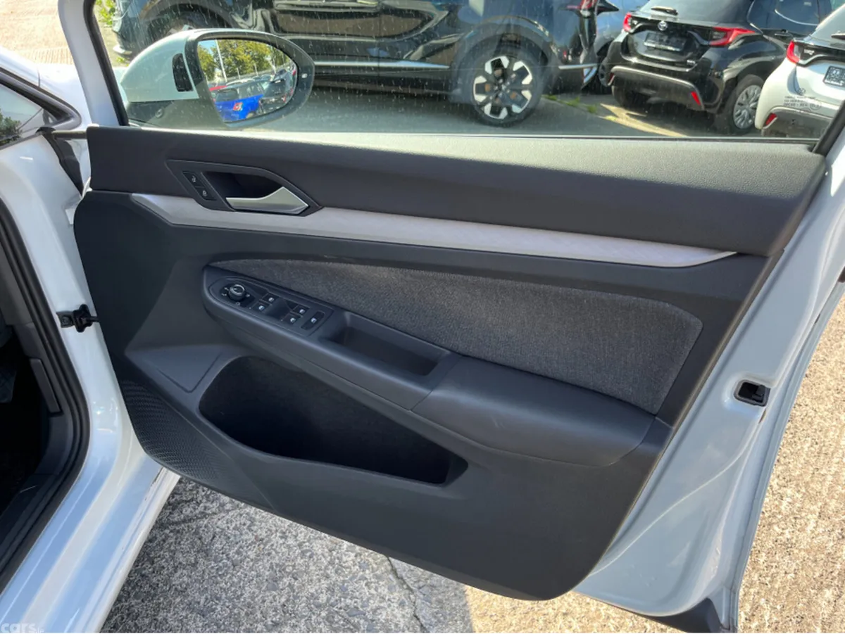 Volkswagen Golf Hatchback, Diesel, 2023, White