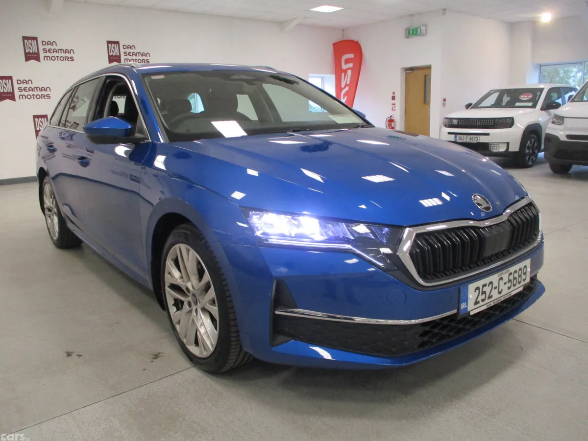 Skoda Octavia Estate, Petrol Hybrid, 2025, Blue