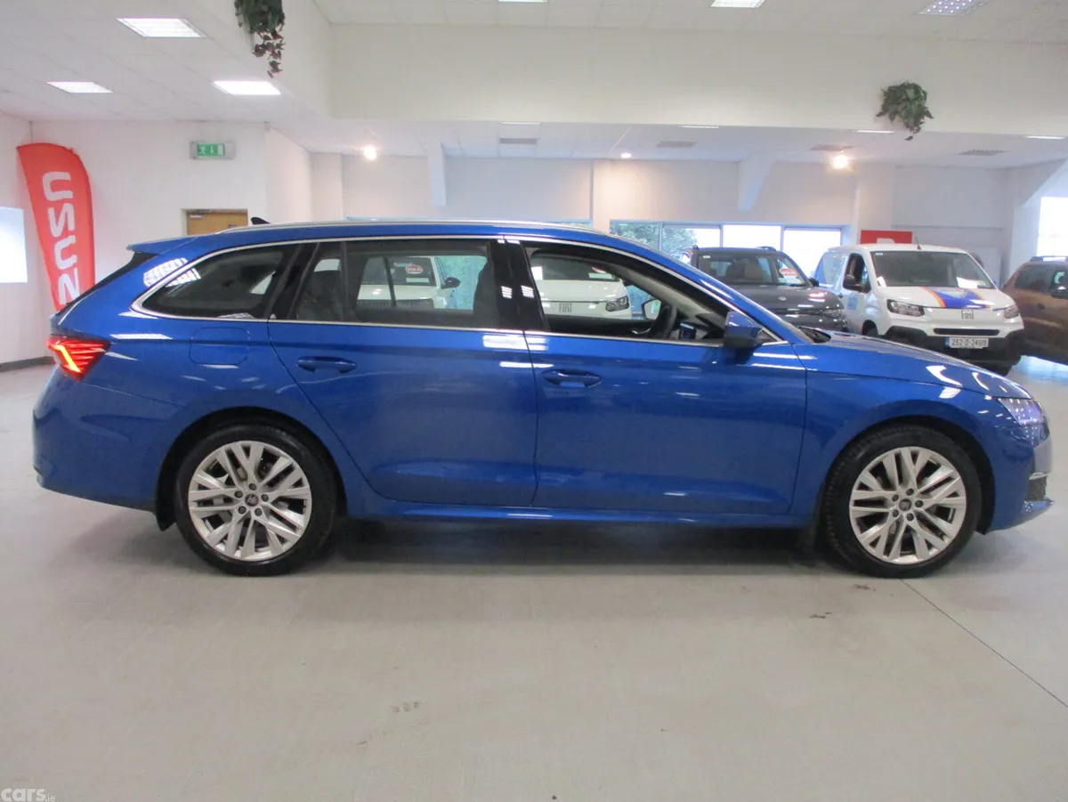 Skoda Octavia Estate, Petrol Hybrid, 2025, Blue