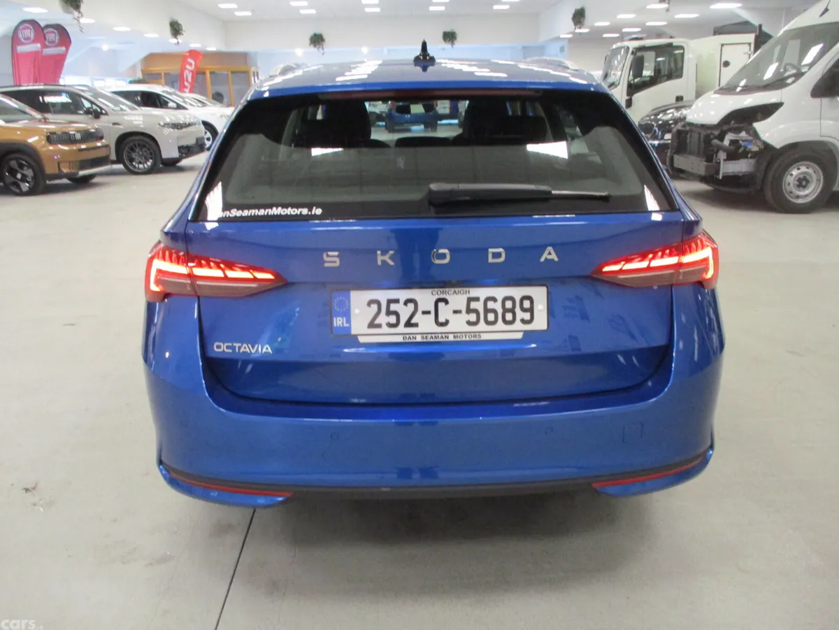 Skoda Octavia Estate, Petrol Hybrid, 2025, Blue