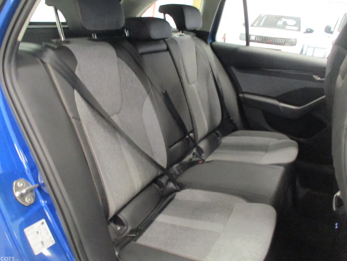 Skoda Octavia Estate, Petrol Hybrid, 2025, Blue