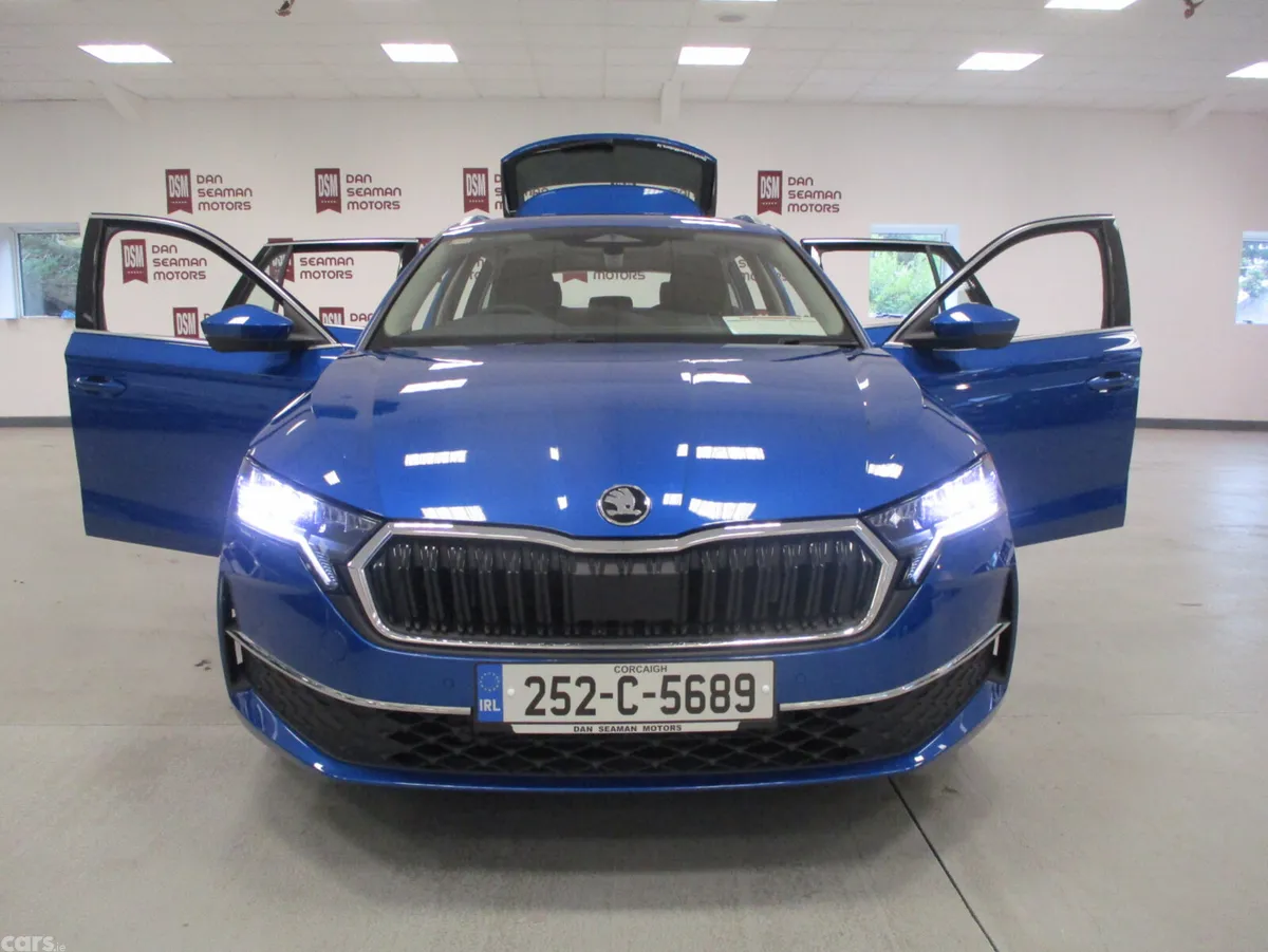 Skoda Octavia Estate, Petrol Hybrid, 2025, Blue