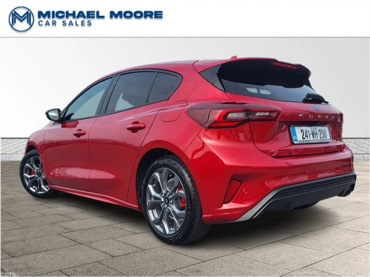 Ford Focus Hatchback, Petrol, 2024, Red