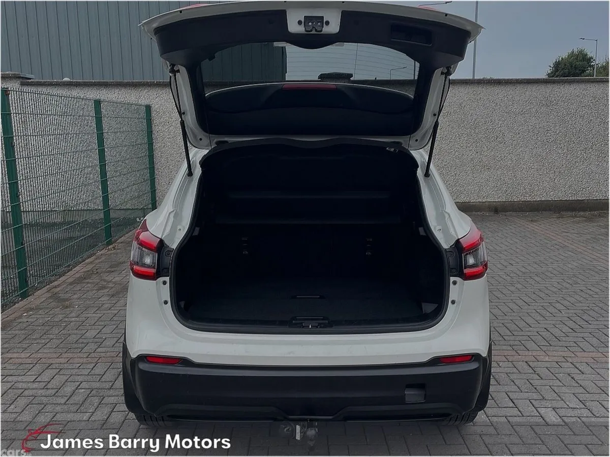 Nissan Qashqai MPV, Diesel, 2019, White