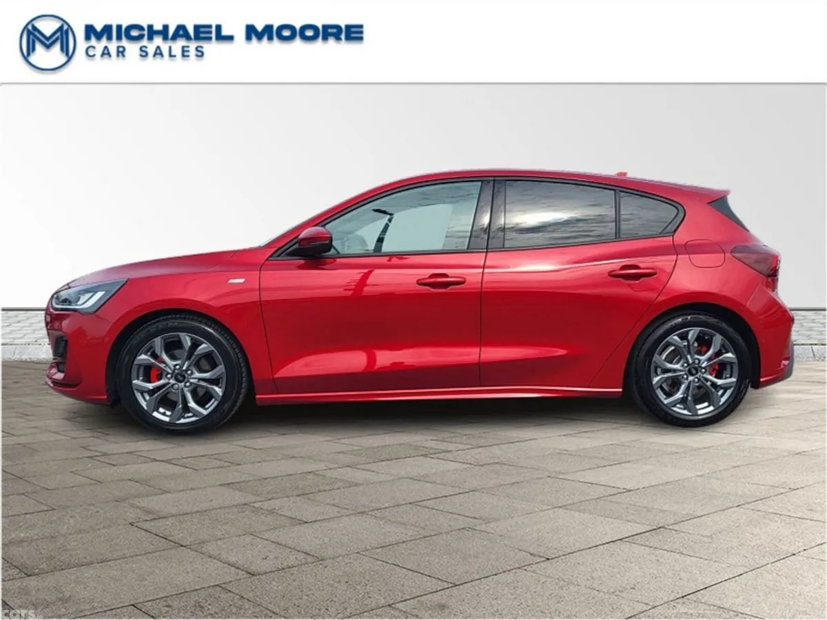 Ford Focus Hatchback, Petrol, 2024, Red