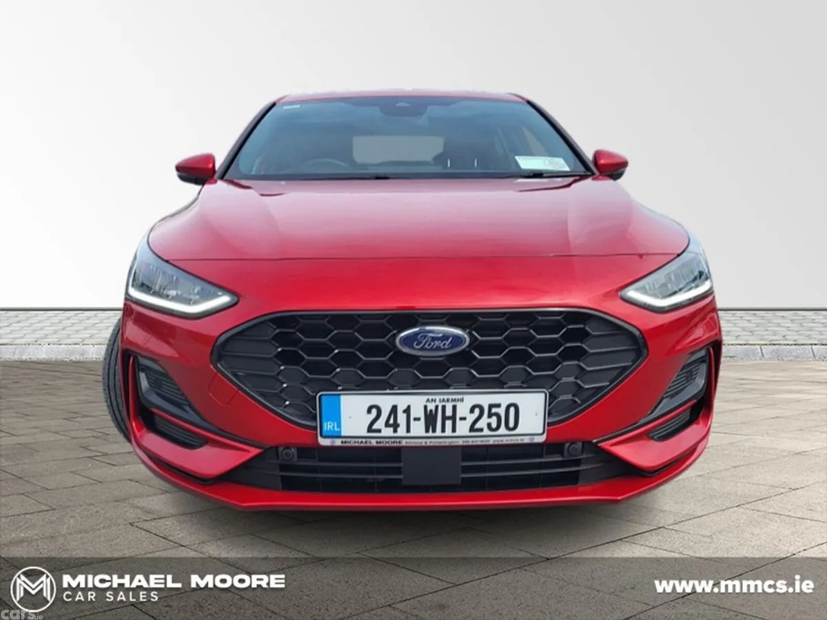 Ford Focus Hatchback, Petrol, 2024, Red