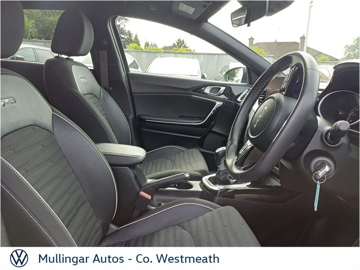 Kia Ceed Hatchback, Petrol, 2023, Grey