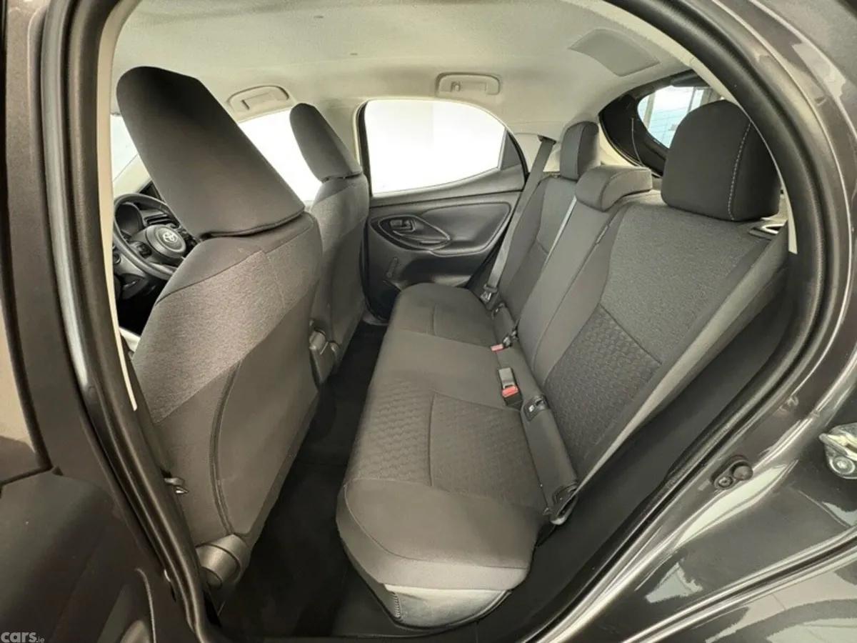 Toyota Yaris Hatchback, Petrol Hybrid, 2023, Grey