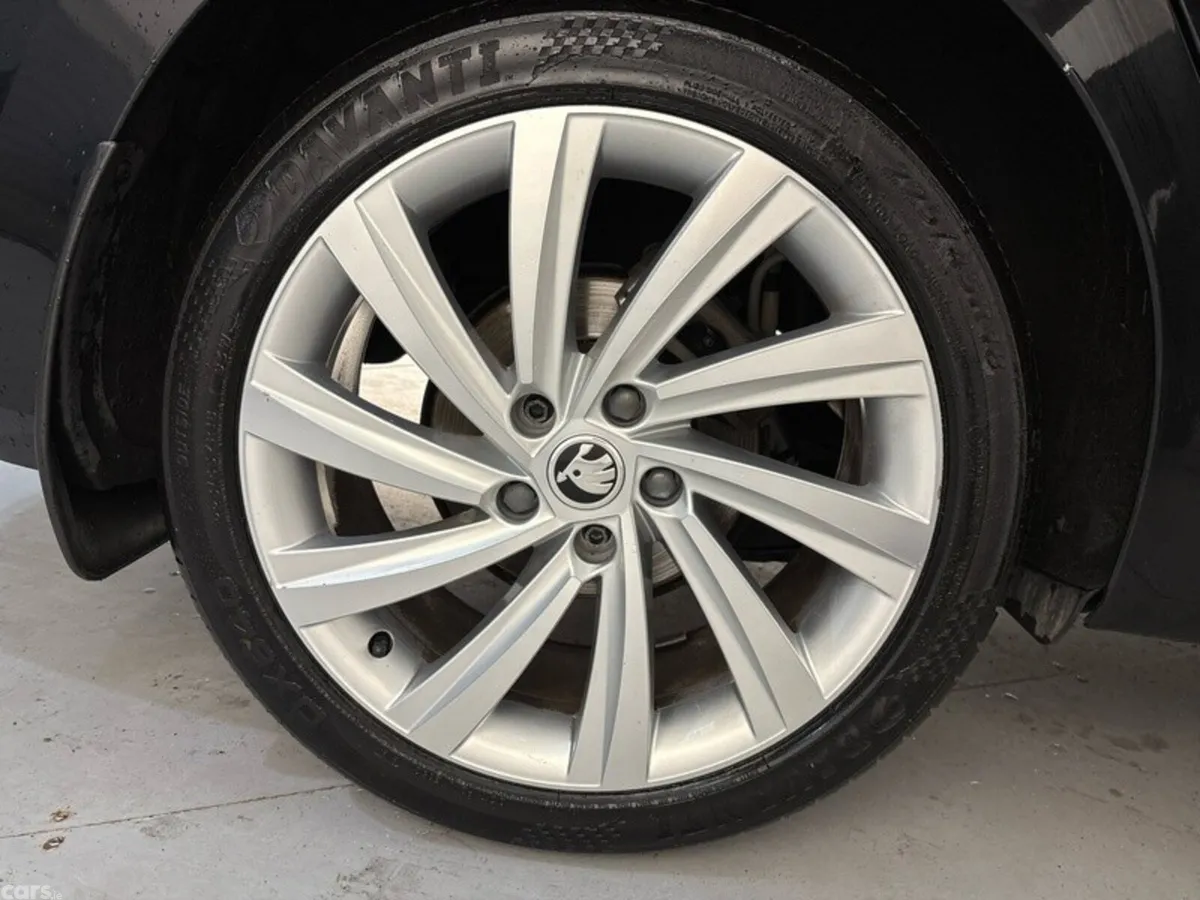 Skoda Octavia Hatchback, Petrol, 2022, Black