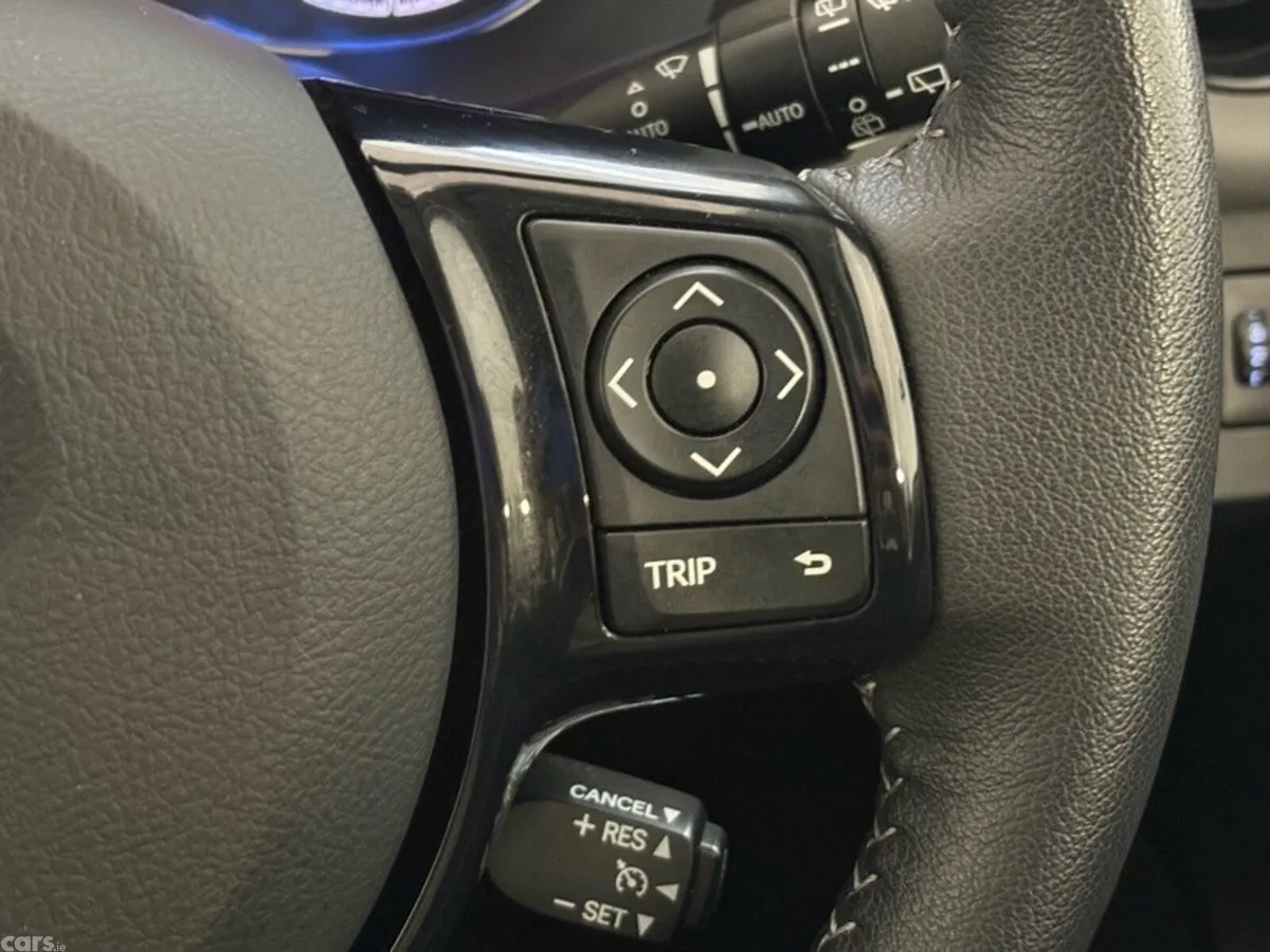 Toyota Yaris Hatchback, Petrol Hybrid, 2017, Red