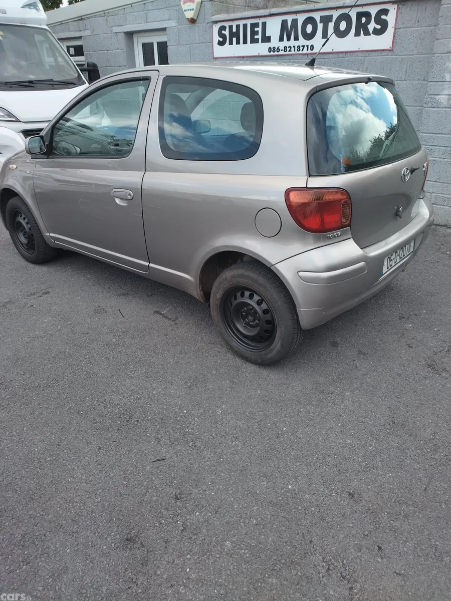 Toyota Yaris Hatchback, Petrol, 2005, Silver