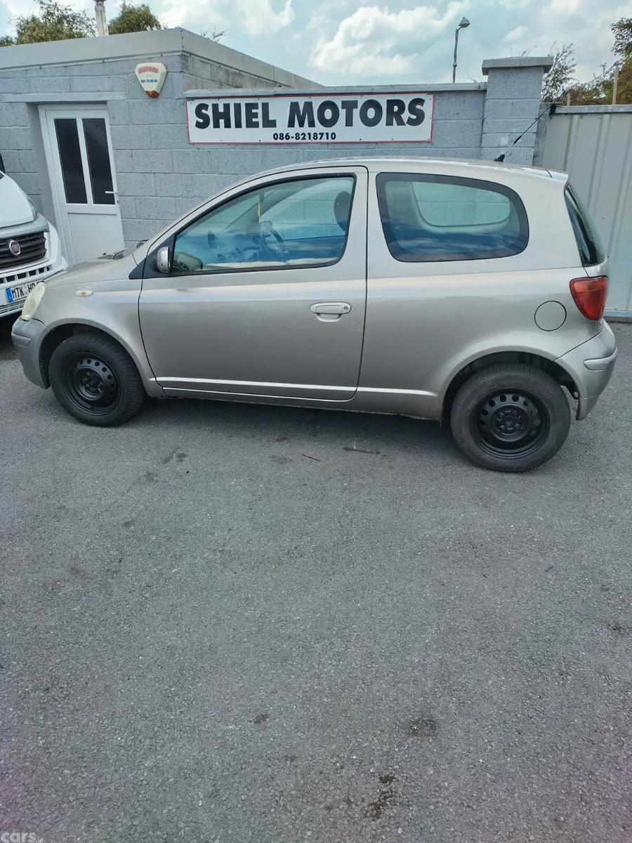 Toyota Yaris Hatchback, Petrol, 2005, Silver